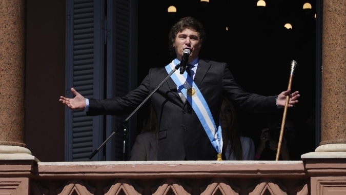 Presidente da Argentina busca pacto político simbólico enquanto mercados oscilam