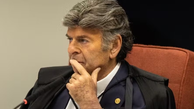 Fux vota para absolver Bolsonaro por dano qualificado em nova divergência no julgamento por golpe de Estado