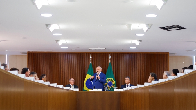 Reuters: Lula promete crescimento responsável e diz que governo depende do Congresso