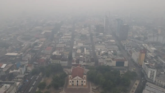 Manaus volta a registrar pior qualidade do ar do Brasil, e chuva ainda não deve aliviar a fumaça