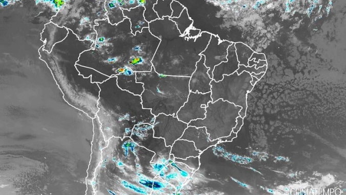 Ar seco, fumaça e muito calor no Brasil nesta quarta-feira (11), informa a Climatempo