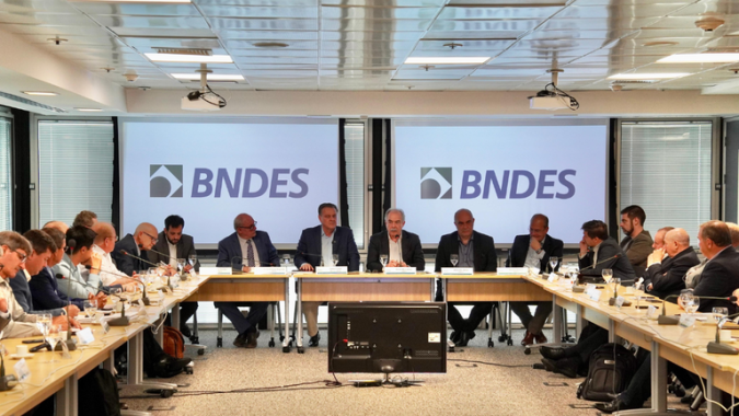 Ministro Fávaro participa de reunião com BNDES para dialogar sobre fomento da agroindústria brasileira