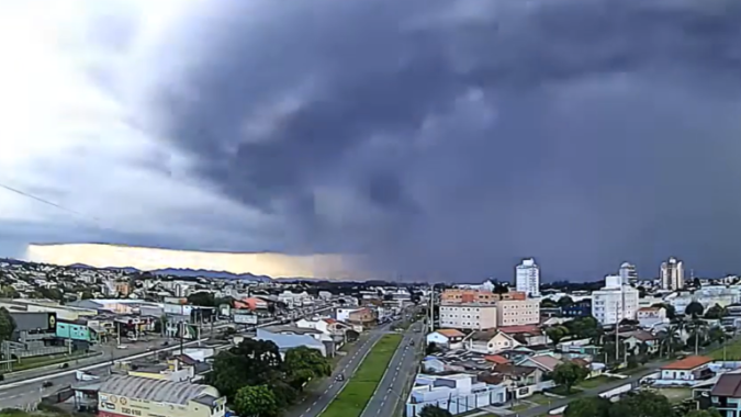 Temporais, granizo e ventos acima de 100 km/h ameaçam várias regiões