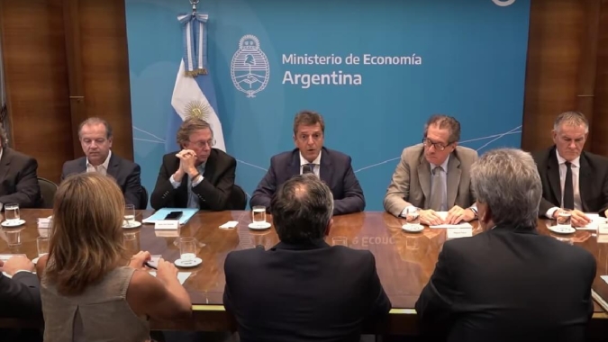 Argentina: Nova rodada do 'dólar soja' começa nesta 2ª feira (28), agora com 230 pesos por 1 dólar