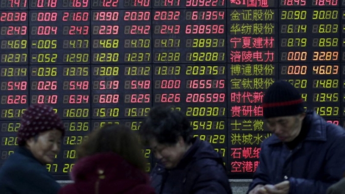 Índices da China recuam após PMI de serviços e com temores de guerra comercial