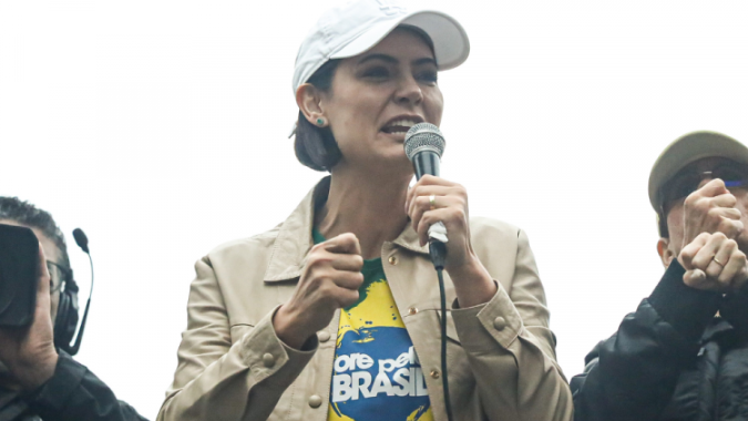 Correio Braziliense: Michelle se pronuncia após voto de Fux pela absolvição de Bolsonaro