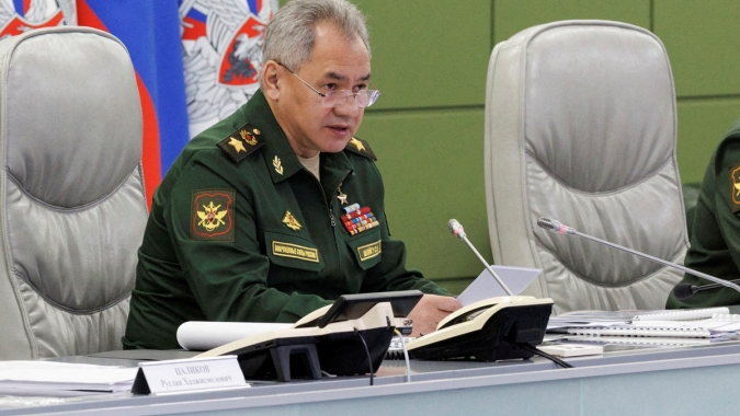 Ministro da Defesa da Rússia pede a fornecedor militar para acelerar produção