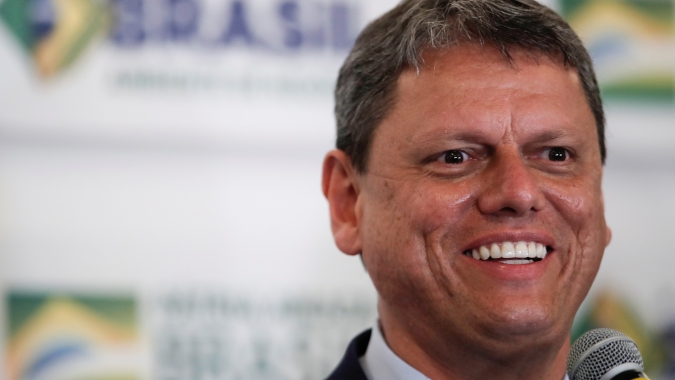 Tarcísio contraria posição de Bolsonaro e busca apoio do PL à reforma tributária