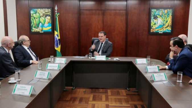 Ministro Fávaro recebe representantes da Sociedade Rural Brasileira