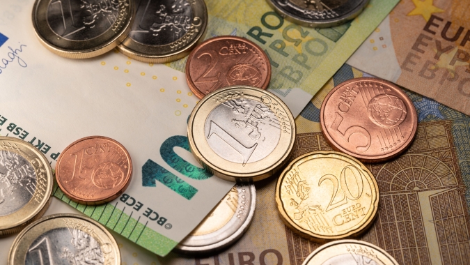 Ações europeias caem pressionadas por resultados mistos de empresas de luxo