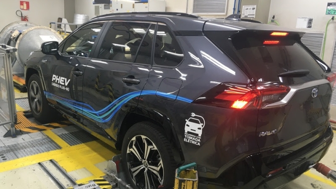 Toyota do Brasil inicia testes da tecnologia híbrida plug-in flex para a produção no País