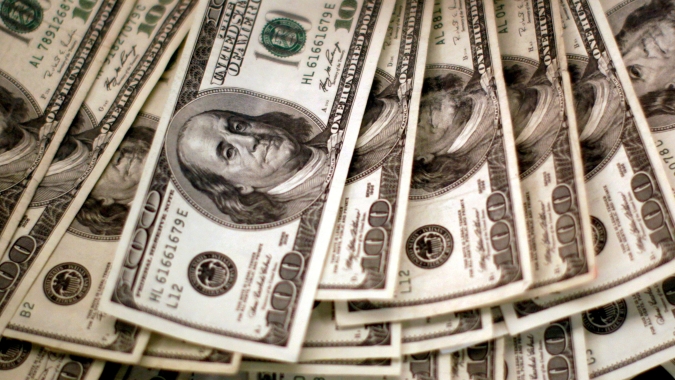 Dólar tem leve alta ante real com tramitação da reforma tributária e ata do Fed em foco