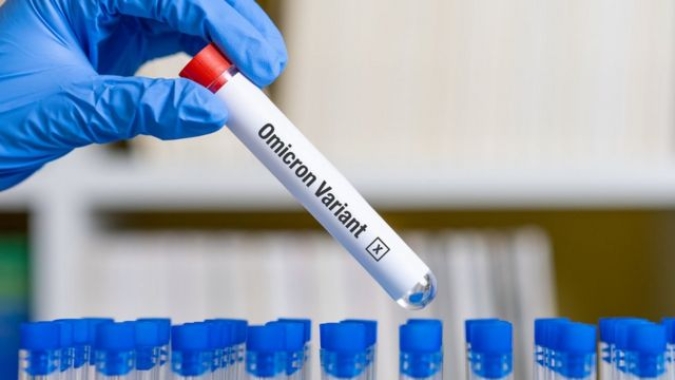 Cientista-chefe da OMS diz que Ômicron é "bastante infecciosa", mas não se deve entrar em pânico