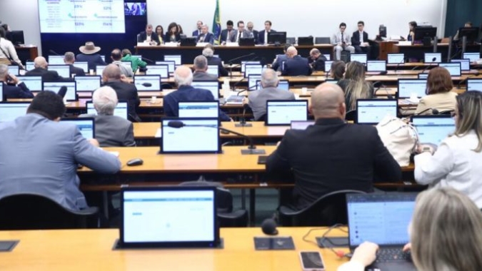 Parlamentares da FPA cobram esclarecimentos de ministro do Desenvolvimento Agrário na Comissão de Agricultura