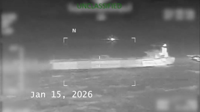 EUA apreendem navio-tanque ligado à Venezuela antes da reunião entre Trump e Corina Machado, dizem autoridades