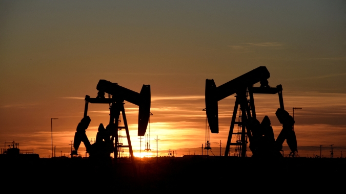 Emirados Árabes Unidos dizem que cortes adicionais de petróleo devem equilibrar mercado