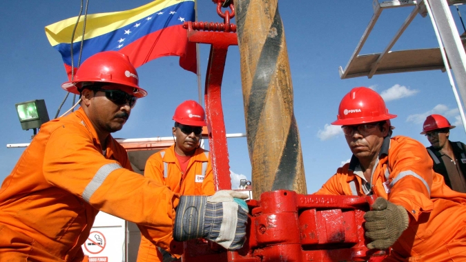 Venezuela começa a reverter cortes na produção de petróleo com retomada das exportações, dizem fontes