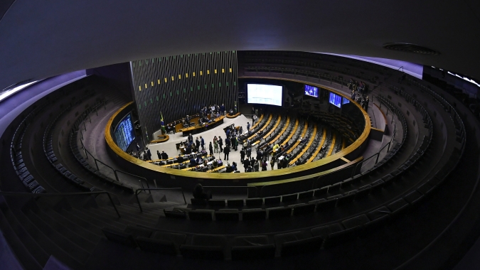 Câmara aprova fim da escala 6x1, texto segue para o Senado