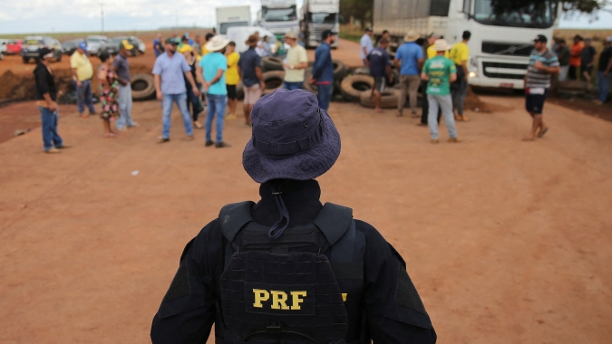 PRF nega omissão, mas não estima prazo para liberar estradas bloqueadas por bolsonaristas
