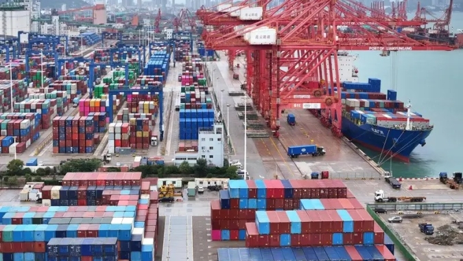 Exportações da China disparam em setembro, colocando à vista superávit comercial de US$1 tri