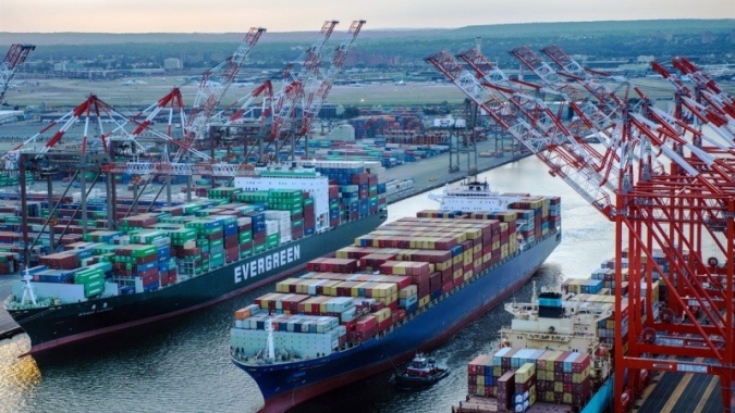 Taxas portuárias propostas pelos EUA para navios construídos pela China começam a sufocar as exportações de carvão e agricultura