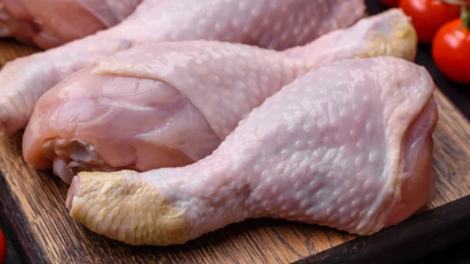 Preços da carne de frango recuam na segunda quinzena de abril, mesmo com exportações em alta