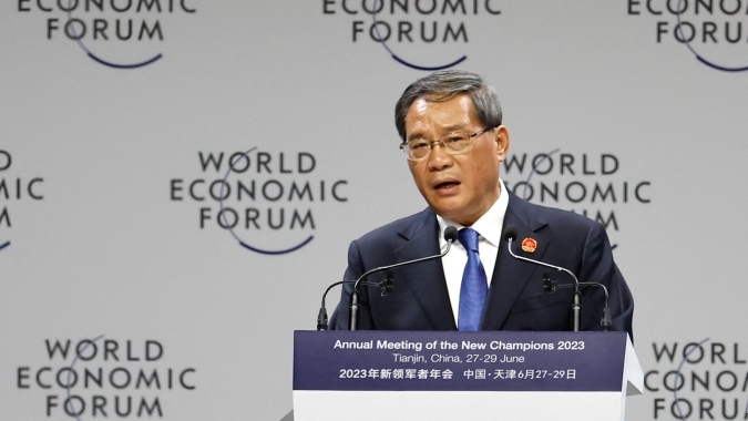 China tomará medidas para aumentar a demanda e acelerar a transição verde, diz premiê