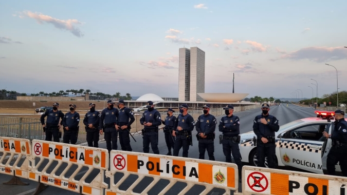 PM informa que restabeleceu bloqueio na Esplanada dos Ministérios