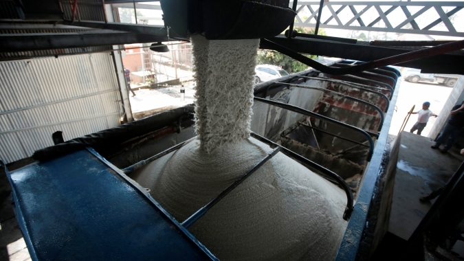 Bloomberg: Produção de açúcar recua nas Filipinas em meio clima desfavorável para produção