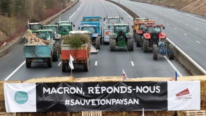 Agricultores franceses preparam dura recepção a Macron em feira agrícola