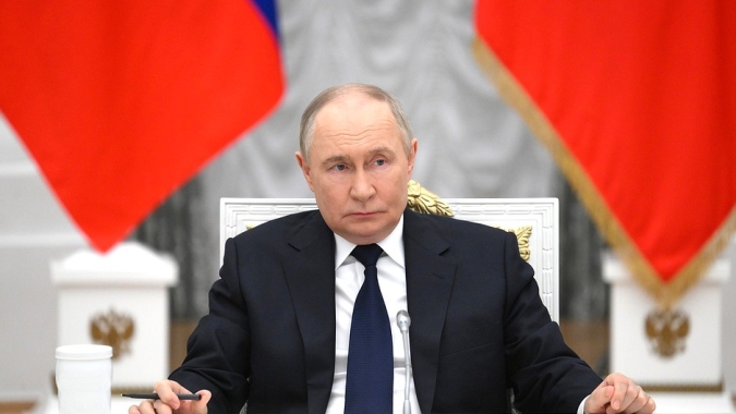 Rússia não fornecerá diesel a mercados globais até que sanções sejam suspensas, diz Putin