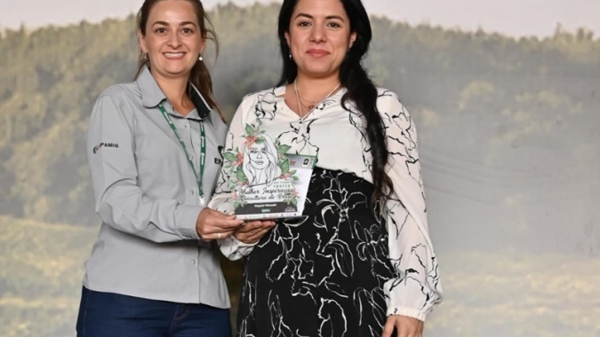 Assessora da CNA é homenageada com troféu Mulher Inspiração da Cafeicultura Brasileira 2024