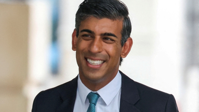 Rishi Sunak diz que resolverá problemas e enfrentará crise econômica como premiê britânico