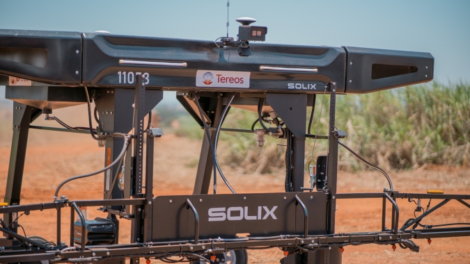 Tereos investe em robôs da Solinftec para eliminar plantas daninhas no campo