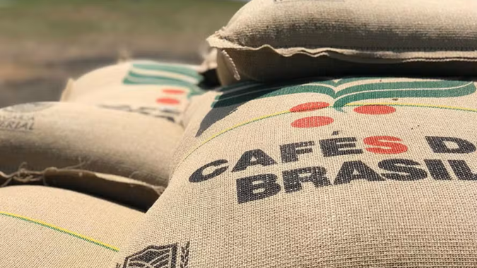 Exportações brasileiras de café crescem 0,6% em abril e somam 3,122 milhões de sacas, informa Cecafé