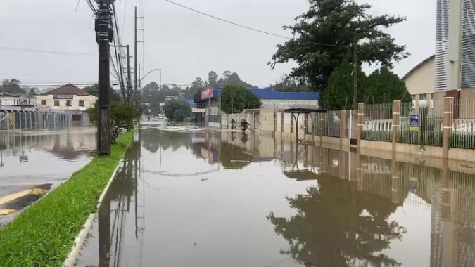 Guaíba ultrapassa a marca de 5 metros