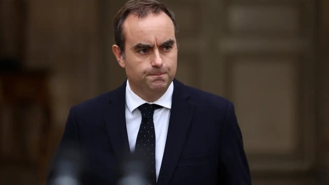 Governo da França renuncia poucas horas depois de ser nomeado e aprofunda crise política
