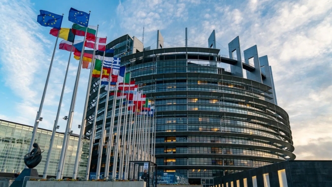 Parlamento Europeu apoia euro digital e se alinha a projeto de moeda online e offline