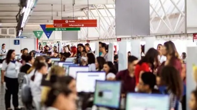 Setor de serviços do Brasil ganha força em março mas confiança recua, mostra PMI