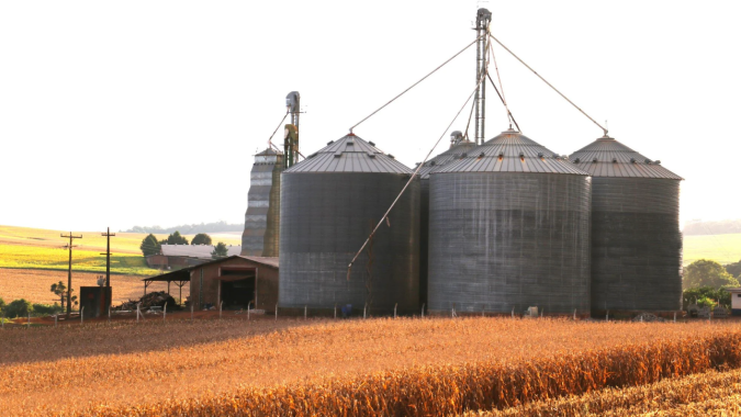 Déficit de armazenamento e gargalos logísticos impedem o crescimento territorial agrícola do Brasil