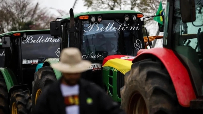 Manifestação em Porto Alegre reúne mais de 3 mil produtores e 300 tratores e cobra rápida inclusão de emendas em MP