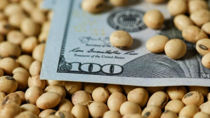 Soja intensifica altas em Chicago e reflete despencada do dólar após falas de Powell nesta 6ª