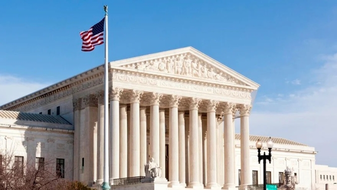 No discurso do Estado da União de Trump, juízes da Suprema Corte ficam no centro das atenções