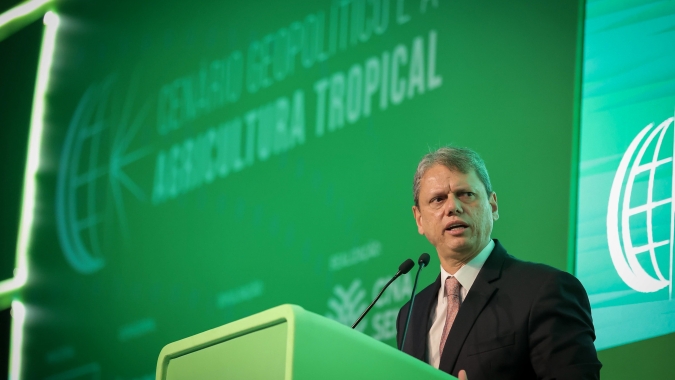Tarcísio cobra Lula por ligação a Donald Trump para negociar tarifaço
