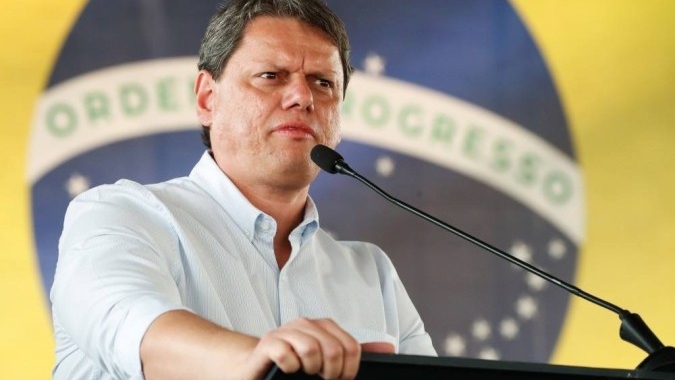 Tarcísio não irá a reunião de Lula com governadores marcada após ataques em Brasília