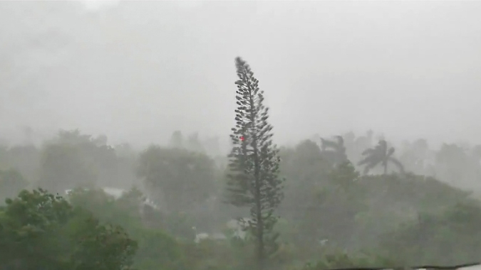 Elsa regride para tempestade tropical e ruma para a costa do Golfo nos EUA