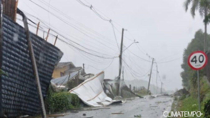 Climatempo confirma tornado em Vila Rica, interior de Farroupilha (RS)