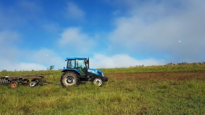 Agrishow 2024: Entrega simbólica de tratores a produtores rurais emociona na abertura da feira