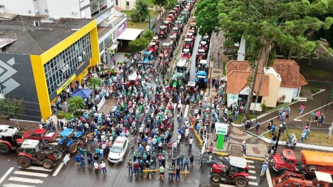 RS: Mais de 10 mil agricultores se mobilizam em tratoraço para reforçar demandas do setor após enchentes