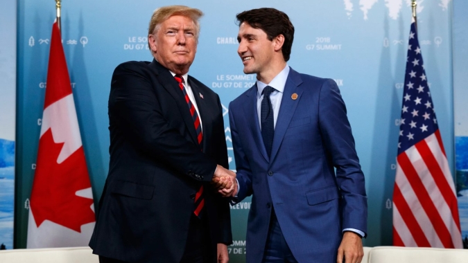 Trump e Trudeau conversarão nesta 4ª-feira em meio à disputa comercial, diz fonte